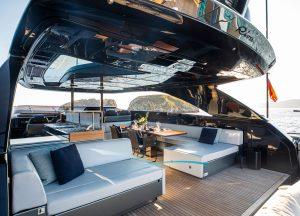 riva-110-figurati-fly.jpg