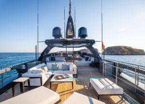 riva-110-figurati-flybridge.jpg