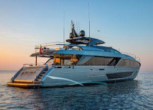 riva-110-figurati-yachting.jpg