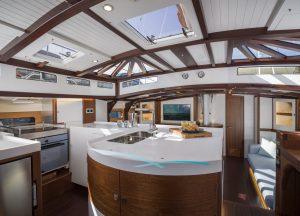 spirit-yachts-anima-II-salon.jpg