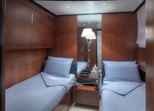 twin-bed-cabin-luxury-yacht-sanlorenzo-100.jpg