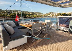 upperdck-seating-catamaran-sunreef-60-sunbreeze.jpg