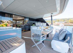 upperdeck-seating-luxury-catamaran-sunreef-60-sunbreeze.jpg