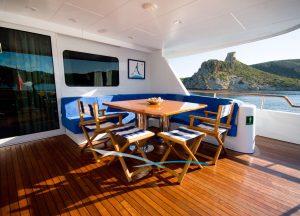upperdeck-seating-luxury-yacht-heesen-35.jpg