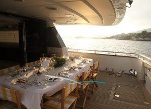 upperdeck-seating-luxury-yacht-sanlorenzo-100.jpg