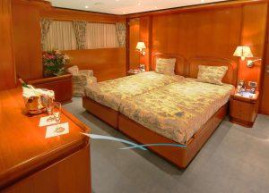 vip-cabin-luxury-yacht-heesen-35-balearic-islands.jpg