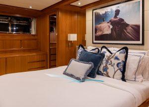 yacht-alalunga-cabin.jpg