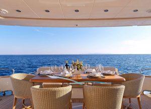 yacht-alalunga-dining.jpg