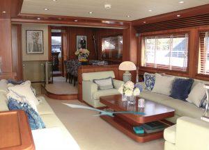 yacht-alalunga-salon.jpg