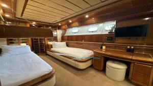 Ferretti Customline 94 marina-balear (14)