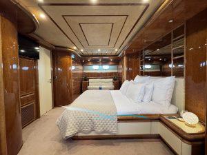 Ferretti – Yolo Too Marina-balear (10)