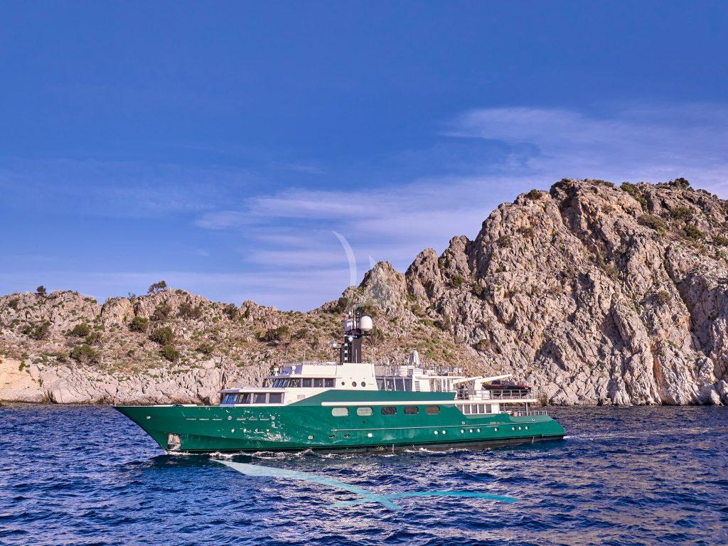 Luxury yacht Feadship “Highlander”
