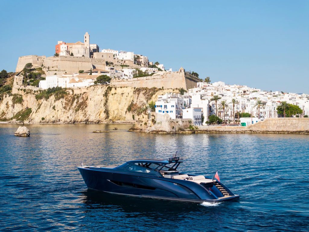 Luxury yacht Wajer “Double U”